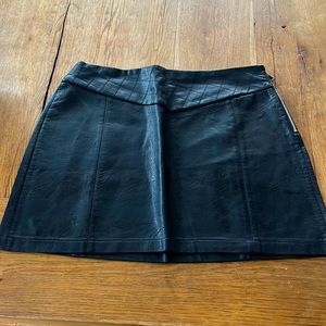 Black pleather skirt. Size Large Zara